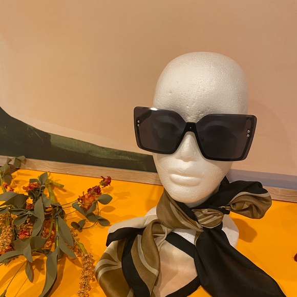 Black Oversized Sunglasses - Picture 3 of 6